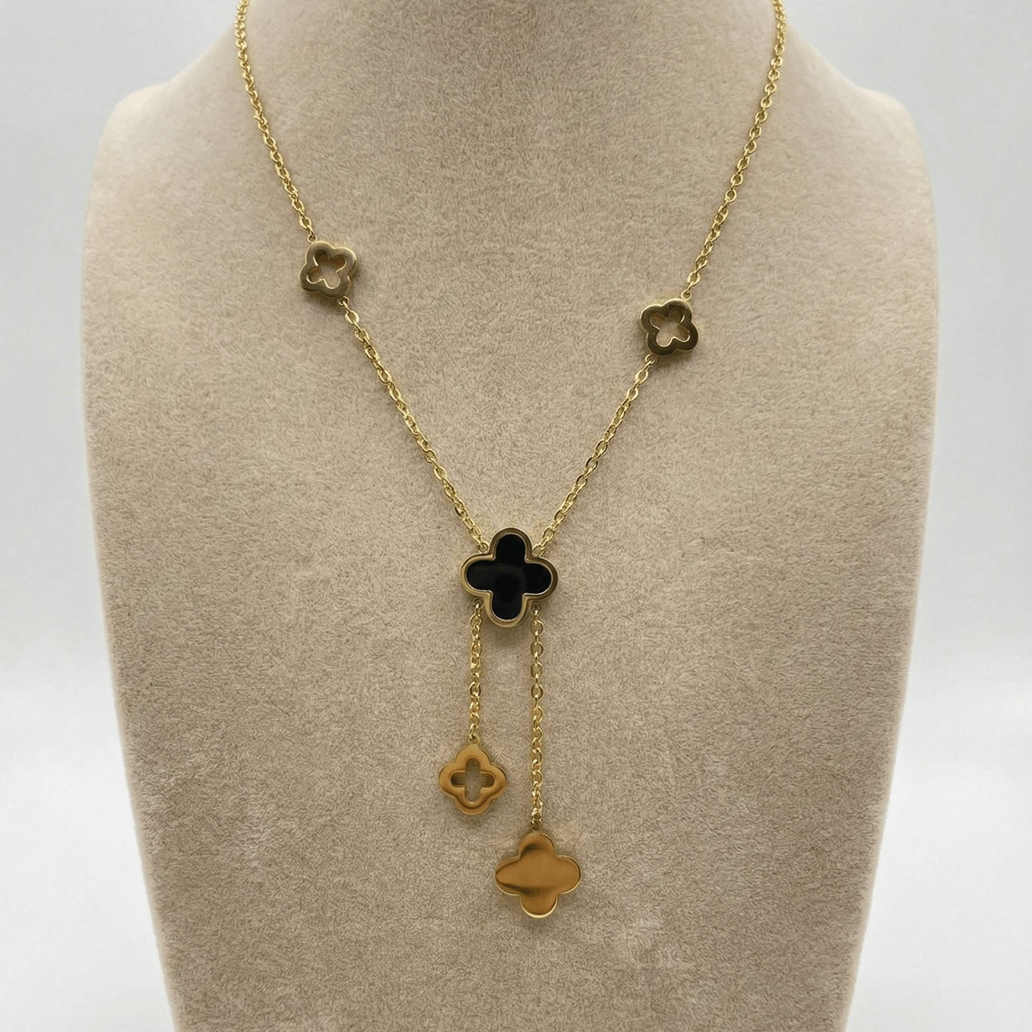 Clover Black - aishabanoco